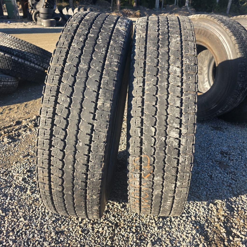 10.00R20 14PR TOYO M919 Käytetty KA-rengas veto DOT-09 8mm ...